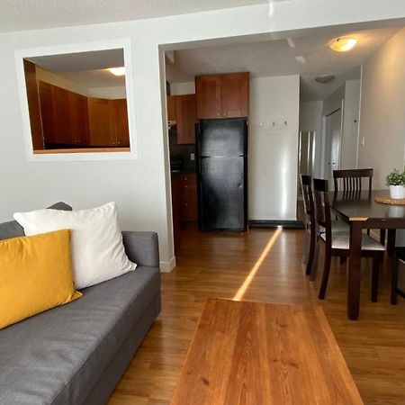 Cozy 2-Bedroom Condo Near Downtown, With Laundry, Parking, Balcony คาลการี ภายนอก รูปภาพ