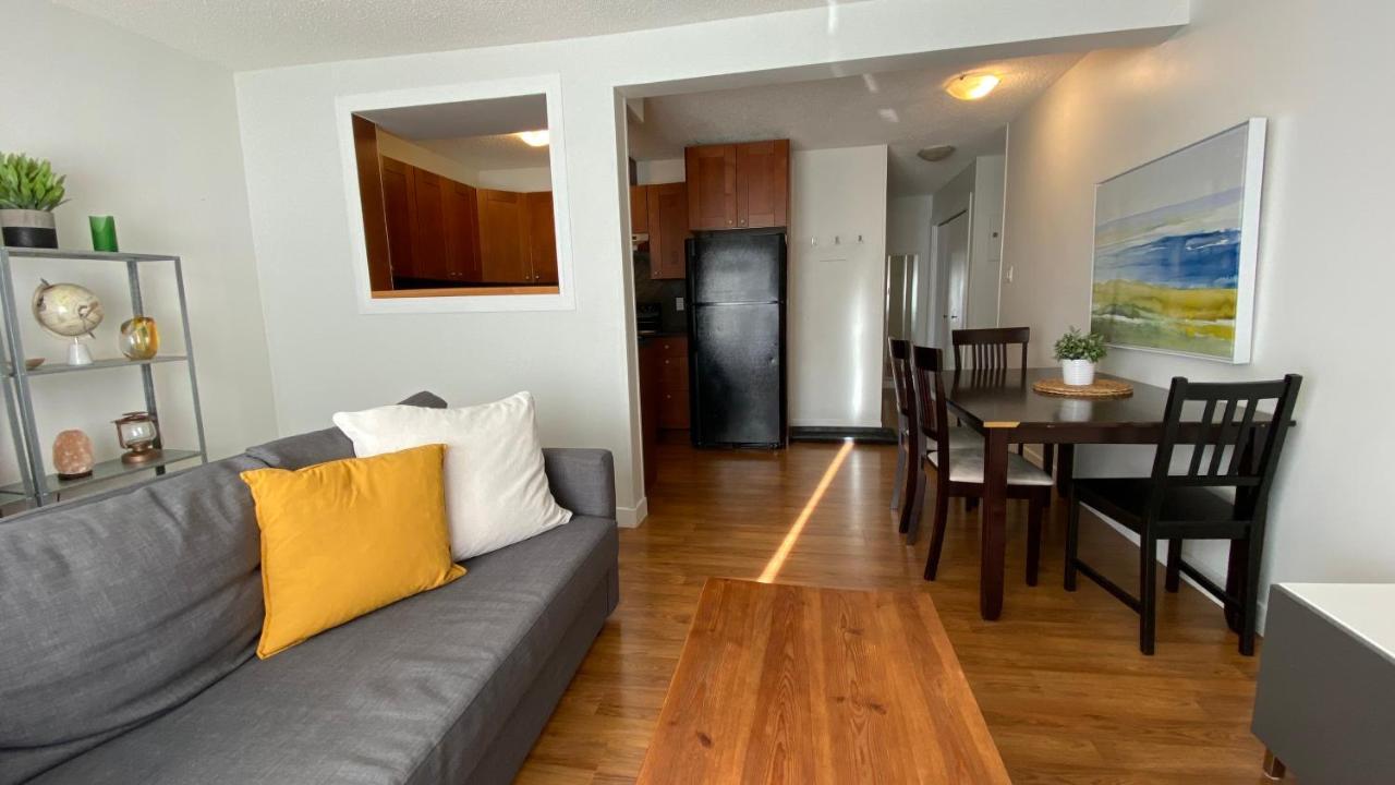 Cozy 2-Bedroom Condo Near Downtown, With Laundry, Parking, Balcony คาลการี ภายนอก รูปภาพ
